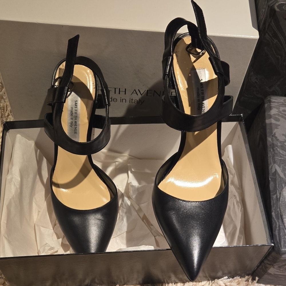 Saks Fifth Avenue Italian White Packaging - Picture 2 of 8
